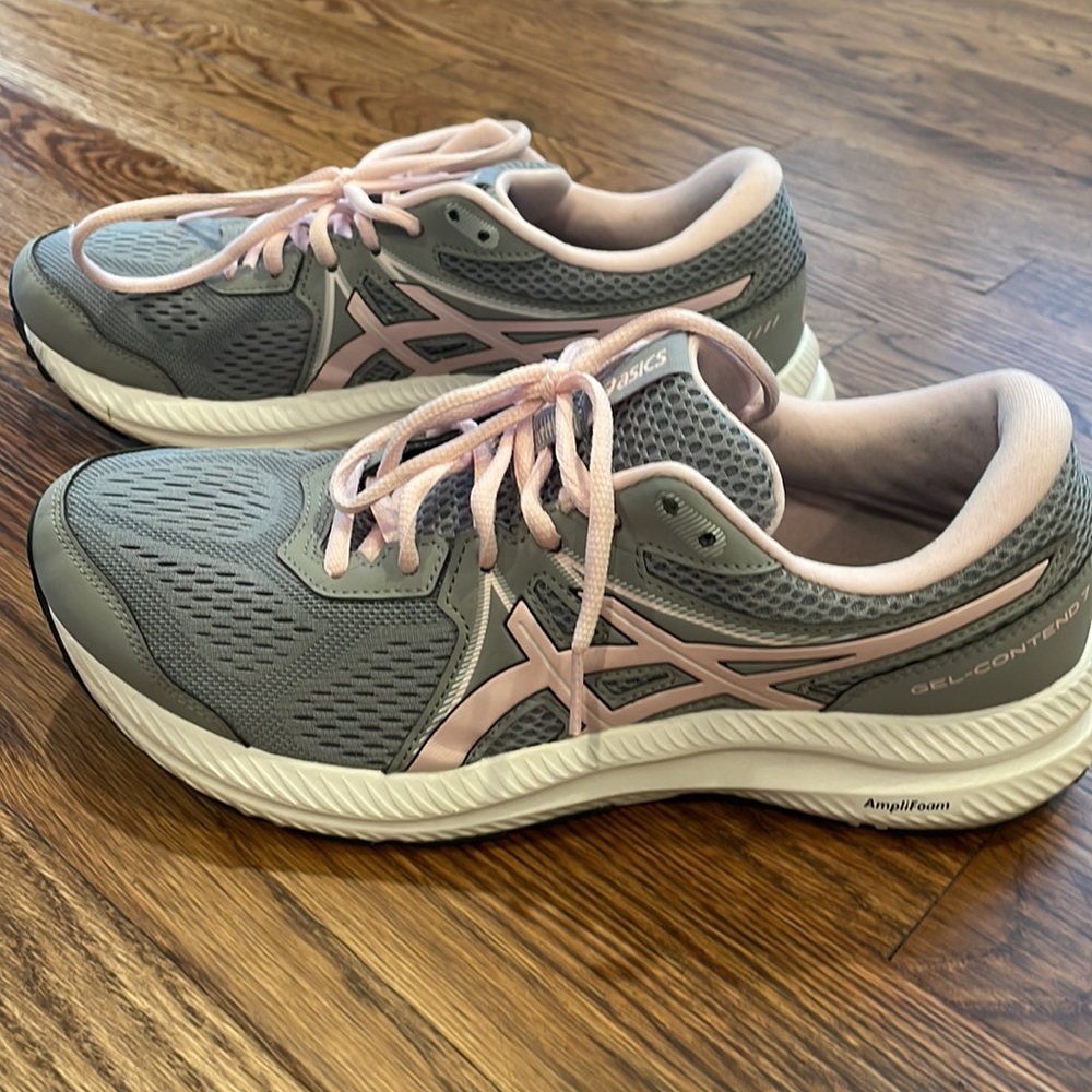 ASICS - like new! - Picture 4 of 5